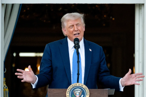 配资网上炒股平台 特朗普发表全国讲话